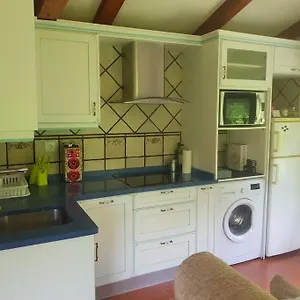  Сasa de vacaciones Pequena Cabana Rodeada De Verde Y Cerca De Todo